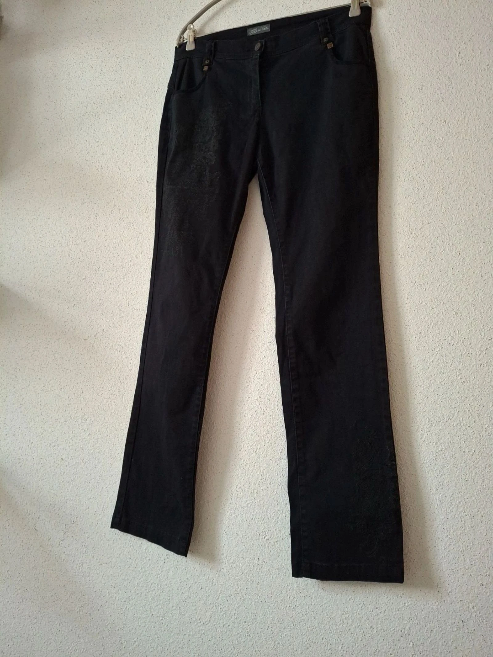 Jeans preto com bordados – photo 8